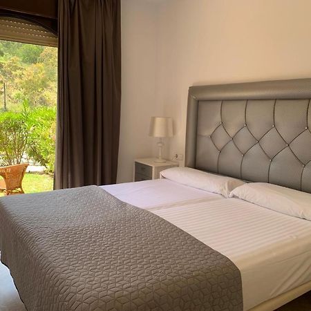 Apartamento Espacioso Muy Tranquilo Con Piscinas Y Jardines Cercano A La Playa エステポナ エクステリア 写真