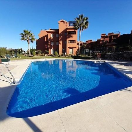 Apartamento Espacioso Muy Tranquilo Con Piscinas Y Jardines Cercano A La Playa エステポナ エクステリア 写真