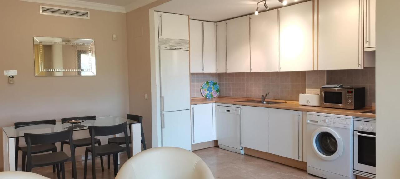 Apartamento Espacioso Muy Tranquilo Con Piscinas Y Jardines Cercano A La Playa エステポナ エクステリア 写真