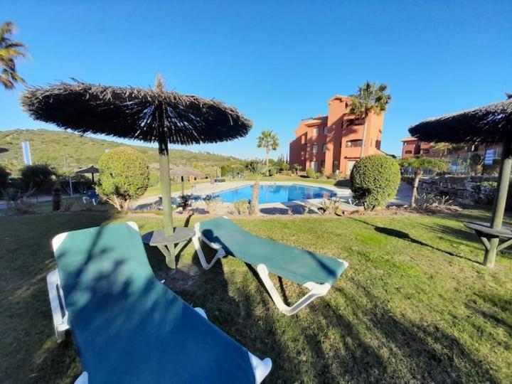Apartamento Espacioso Muy Tranquilo Con Piscinas Y Jardines Cercano A La Playa エステポナ エクステリア 写真