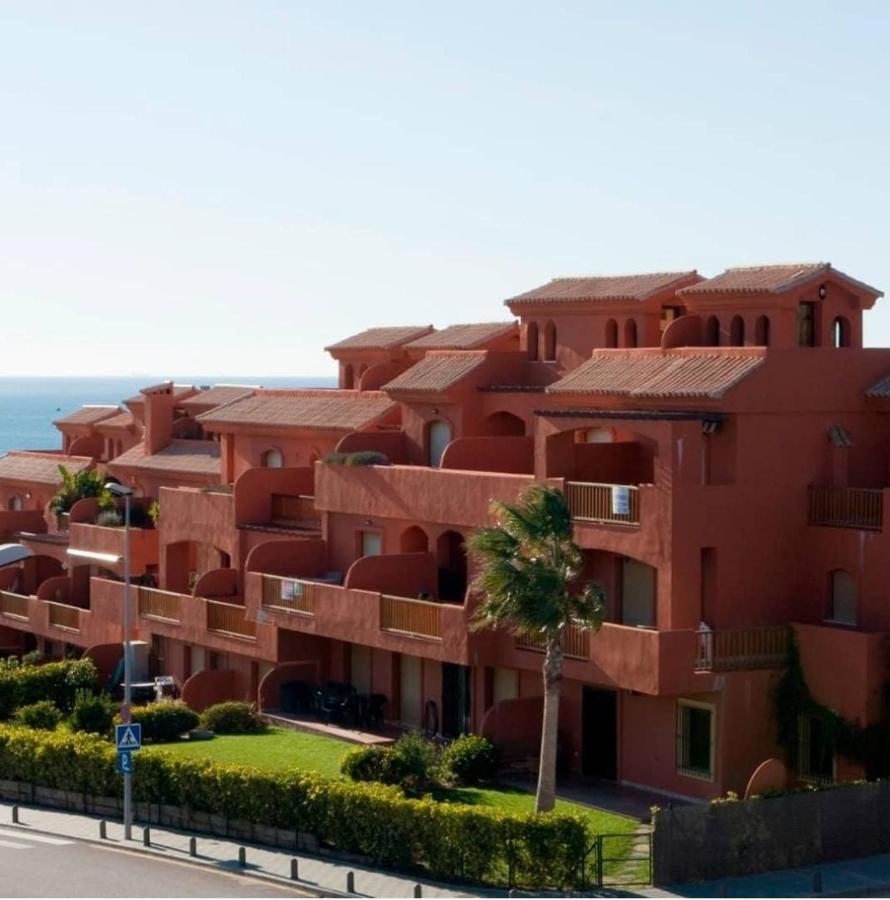 Apartamento Espacioso Muy Tranquilo Con Piscinas Y Jardines Cercano A La Playa エステポナ エクステリア 写真
