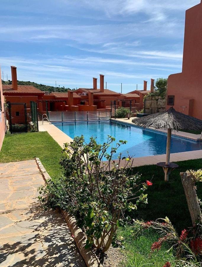 Apartamento Espacioso Muy Tranquilo Con Piscinas Y Jardines Cercano A La Playa エステポナ エクステリア 写真